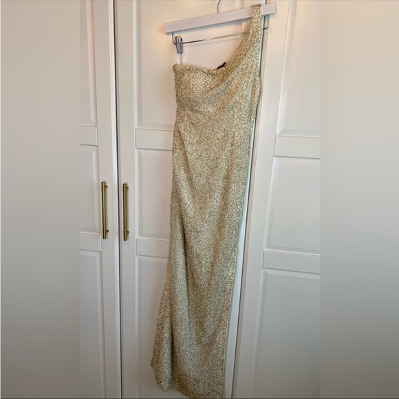 MARCIANO Cream Beaded Gown With Open Back & Slit Detail - Picture 6 of 8